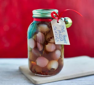 Pink pickled chalottes
